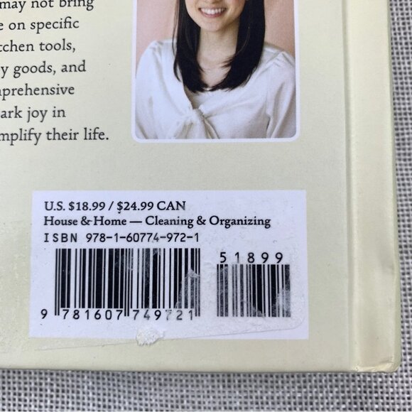 Spark Joy: an Illustrated Master Class on the Art of Organizing and Tidying up - Picture 7 of 7